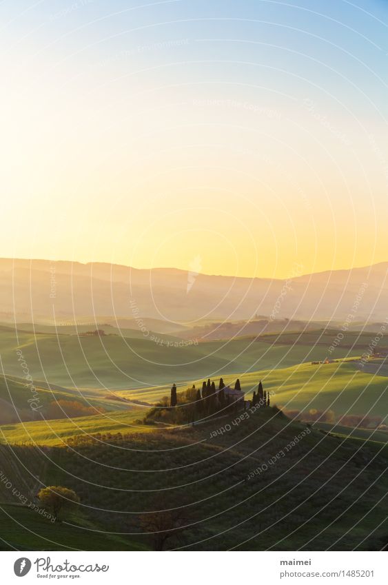 Bauernhaus der Toskana vor einem Sonnenaufgang Ferien & Urlaub & Reisen Sommerurlaub Haus Natur Landschaft Himmel Wolkenloser Himmel Horizont Sonnenuntergang