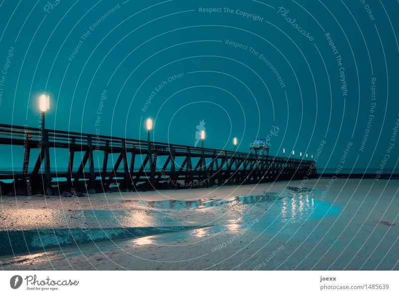 Bis der Vorhang fällt Küste Strand Frankreich Seebrücke Holz beobachten hell lang schön blau schwarz ruhig Idylle Sicherheit Überwachung Steg Farbfoto