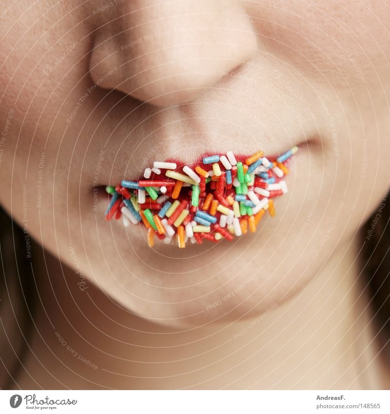 Zuckerschnute Mund Haut schön ästhetisch Lippen süß Frau feminin Ernährung Süßwaren Streusel Zuckerstreusel Lippenstift Lippenpflege Nase Kinn Gesicht