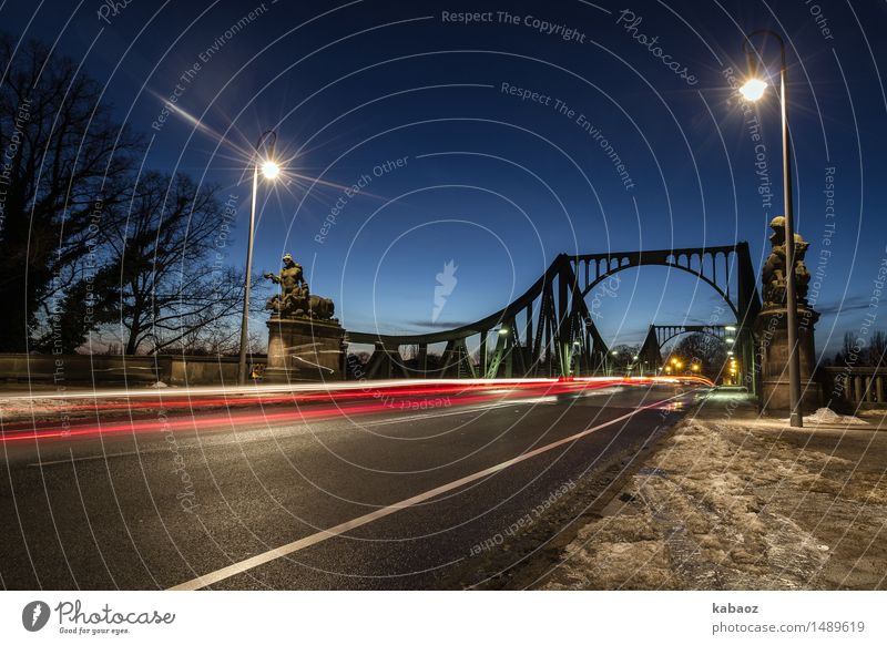 Glienicker Bruecke Architektur Wolkenloser Himmel Nachthimmel Winter Schnee "berlin potsdam glienicke" Deutschland Europa Stadtrand Brücke Sehenswürdigkeit