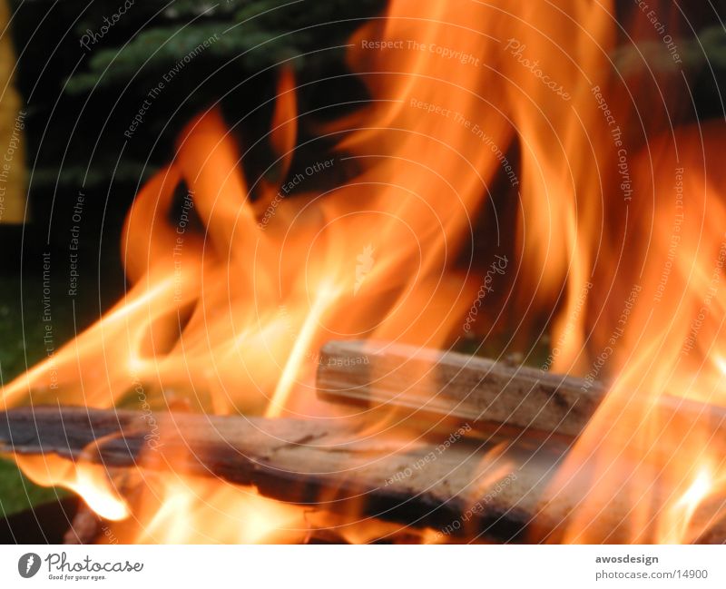 Lagerfeuer Physik brennen Holz Brand Feuerstelle Wärme Flamme