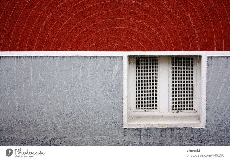 Kellerfenster Wand Fenster Linie rot weiß grau graphisch feucht Farbe streichen gestrichen Fassade
