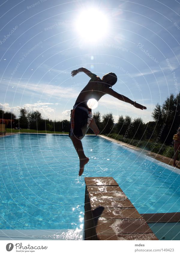 jump 2 Italien Toskana Schwimmen & Baden Schwimmbad springen Sonne Natur Wasser Himmel blau Ferien & Urlaub & Reisen Freude Fun