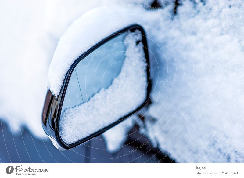 Schnee auf Außenspiegel ruhig Winter Spiegel Wetter Verkehr PKW weiß Idylle Schneehaube Rückspiegel Autospiegel Straßenverhältnisse Stlileben Jahreszeiten