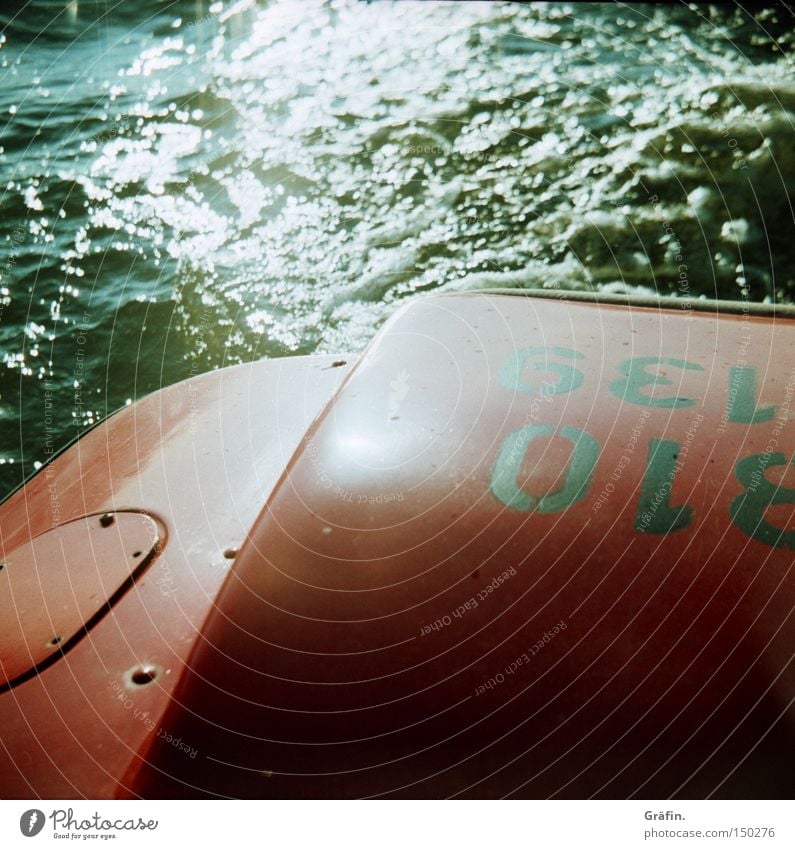 Letztes Stückchen Sommer Tretboot fahren Wellen rot Steinhuder Meer Antrieb Muskulatur Fahrzeug treten Freude Spielen Schifffahrt Wasser Bewegung