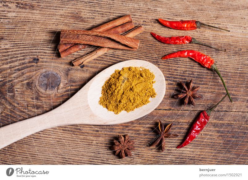 Curry Lebensmittel Kräuter & Gewürze Bioprodukte Vegetarische Ernährung Diät Asiatische Küche gut Löffel Kochlöffel Chili Zimt Sternanis Holz Menschenleer
