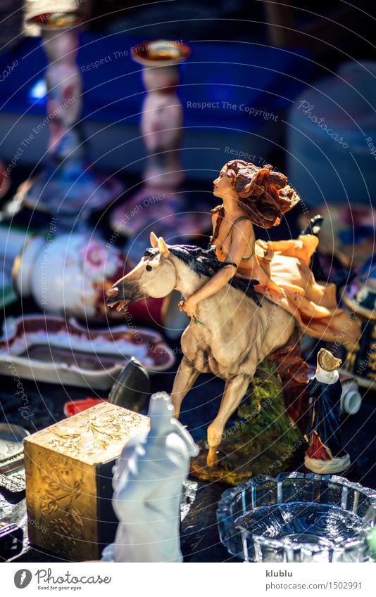 Portugal, Lissabon, alte Gegenstände in Ladra-Flohmarkt kaufen Ferien & Urlaub & Reisen Tourismus Kunst Kultur Straße verkaufen Alfama Bild Käufer Menge