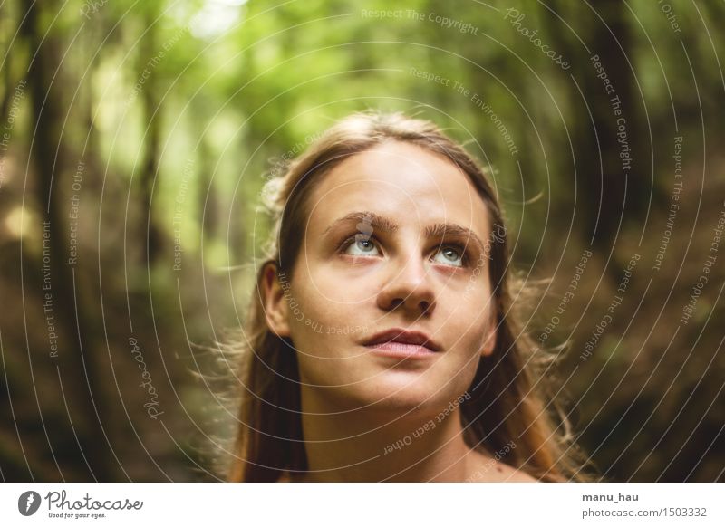 Träumen Freude Glück Gesicht Freizeit & Hobby Ferien & Urlaub & Reisen Sommer wandern Mensch feminin Junge Frau Jugendliche Erwachsene 1 18-30 Jahre Blick