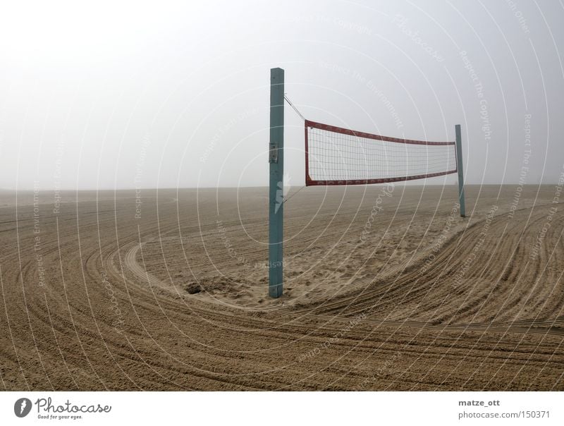 fog on the beach Strand Nebel Volleyball Netz Volleyballnetz Sand Wolken Sport Spielen Los Angeles Küste Fog Perspektive