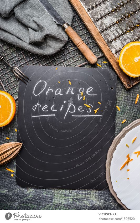 Orange Rezepte Hintergrund mit Küchengeräte Lebensmittel Ernährung Frühstück Bioprodukte Saft Geschirr Teller Schalen & Schüsseln Besteck Messer Gabel