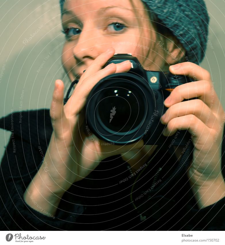 Der feine Finger Frau Fotografieren Fotokamera Mütze Selbstportrait Porträt Freizeit & Hobby Digitalfotografie digital neu Spiegel