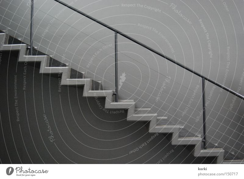 Treppe Beton Perspektive Detailaufnahme Geländer Treppengeländer diagonal aufwärts abwärts grau Architektur