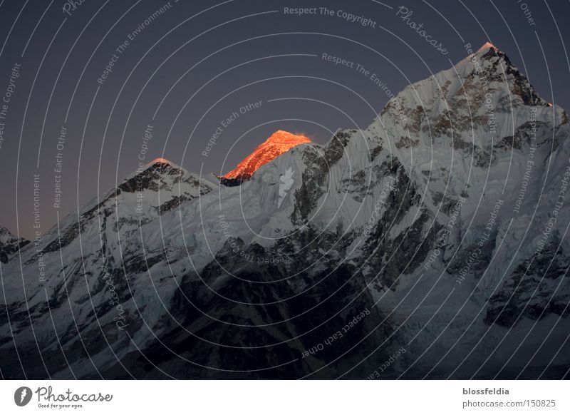 Letzter Strahl der Sonne Nepal Himalaya spurenlesen Eis Stein Klettern steigen besteigen Aufsteiger Tibet Sonnenaufgang Berge u. Gebirge Asien Gleise Trekking