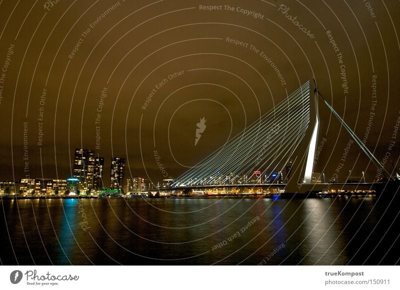 Erasmus Bridge Rotterdam Brücke Nacht Langzeitbelichtung Licht Stimmung Wasser Reflexion & Spiegelung Nachtleben Niederlande Architektur ästhetisch Kunst Kultur