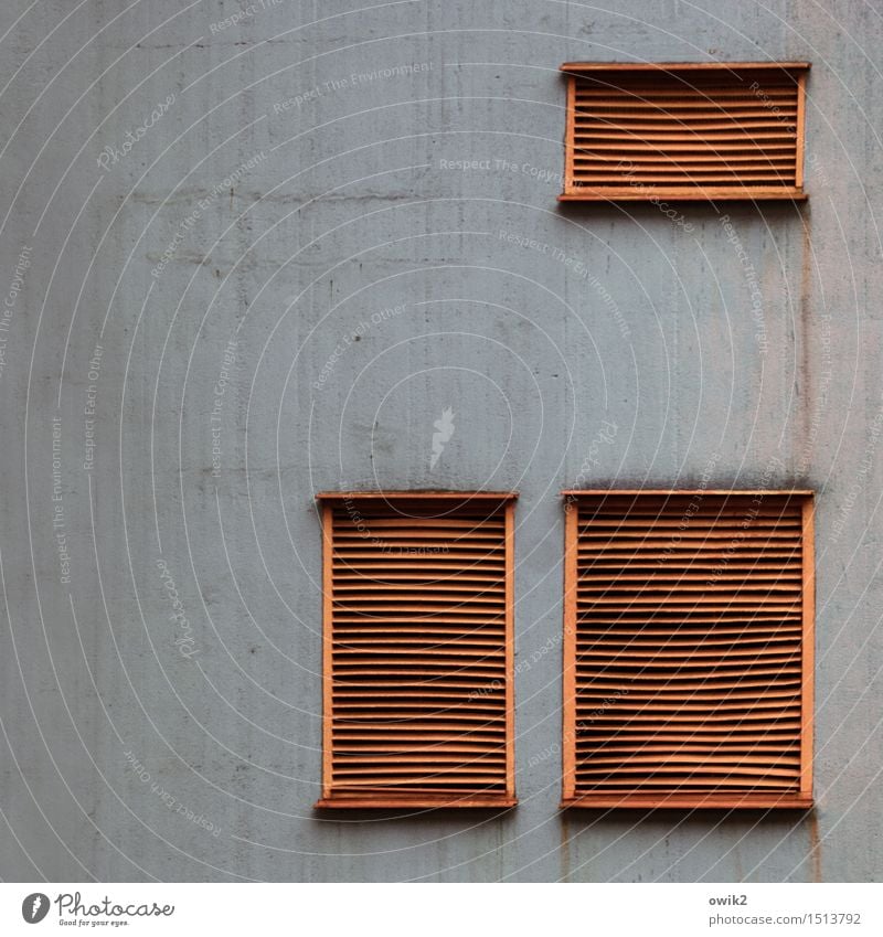 Schließzeit Industrieanlage Fabrik Gebäude Mauer Wand Fassade Klimatechnik Belüftungsfenster Lamelle Beton Metall Kunststoff Zusammensein oben grau orange