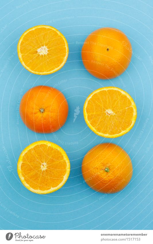 Jammy Orangen auf Blau Kunstwerk ästhetisch Orangensaft Orangenhaut Orangenschale Orangenscheibe blau Komplementärfarbe Kontrast lecker Lebensmittel