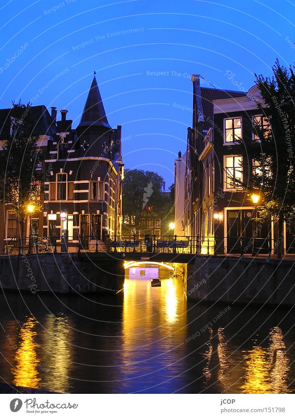 AmSterdam Amsterdam Niederlande Hauptstadt Erholung Gracht Wasser Nacht Licht Wasserfahrzeug night