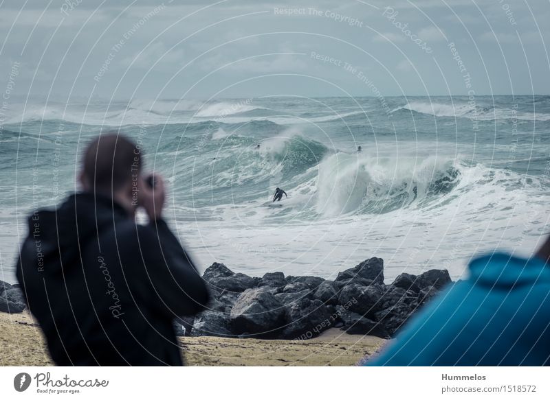Surf Fotografie bei massiven Wellen Ferien & Urlaub & Reisen Sommer bedrohlich blond gigantisch groß hoch sportlich verrückt blau grün Kraft Mut gefährlich