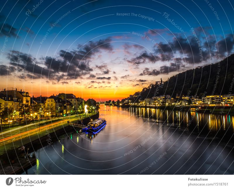 Der Neckar in Heidelberg zur blauen Stunde Lifestyle Ferien & Urlaub & Reisen Tourismus Ausflug Sightseeing Städtereise Wassersport Architektur Kultur Fluss