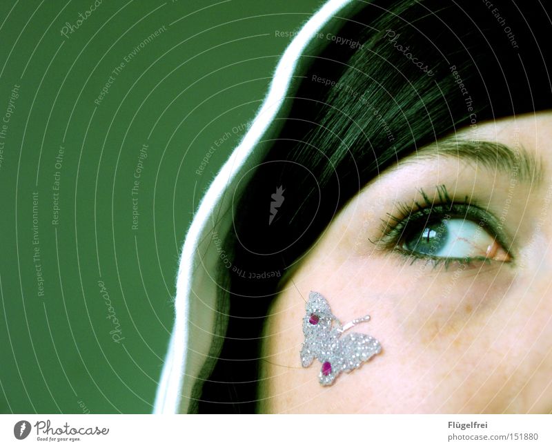 Sommersehnsucht schön Haare & Frisuren Gesicht Frau Erwachsene Auge Schmuck Schmetterling träumen grün Sehnsucht Kapuze vermissen nachdenken Teilung Kontrast