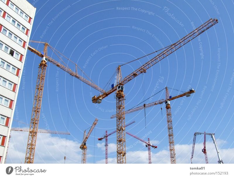 Aufschwung Ost Baustelle Kran Osten Dresden Hotel Hochhaus Himmel Architektur Maschine Haus Außenaufnahme Arbeit & Erwerbstätigkeit hoch Stadt Mitte Industrie