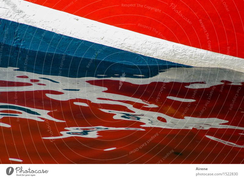 britisches Boot Wasser Wellen Küste Meer Schifffahrt Bootsfahrt Fischerboot Beiboot Schwimmen & Baden nass blau mehrfarbig rot weiß Farbe Fahne Englisch