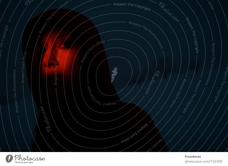 dunkelziffer Rotlicht Licht Gesicht Frau Schnee Winter Wärme kalt Fieber Temperatur schön froodmat