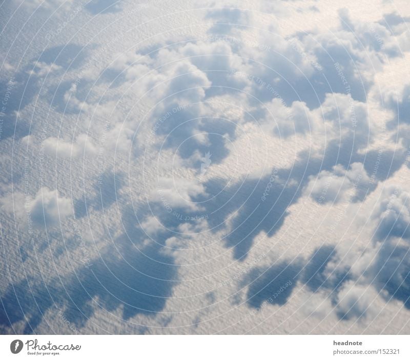 Davor! Darüber! Davon! Wolken Meer Schatten Licht über den Wolken unterwegs fliegen Ferien & Urlaub & Reisen Reisefotografie Vorfreude Erwartung Lücke Umwelt