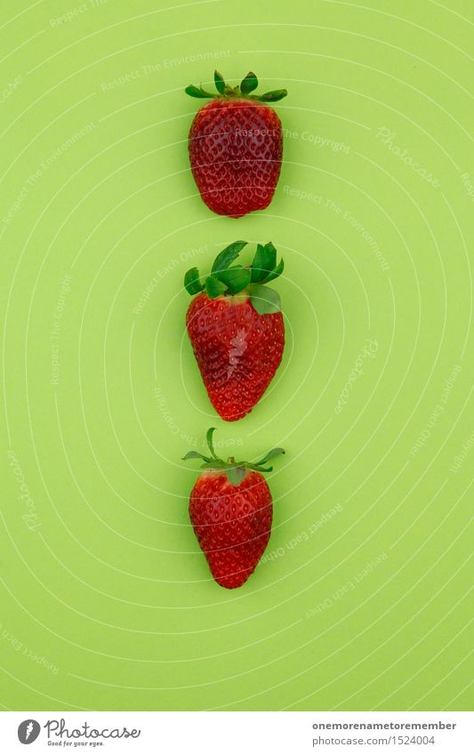 Erdbeerdreier Kunst Kunstwerk ästhetisch Erdbeeren Erdbeereis 3 aufgereiht Muster Symmetrie lecker Gesunde Ernährung Vegetarische Ernährung Bioprodukte grün rot