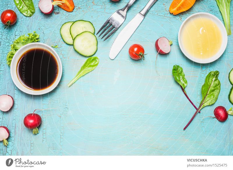 Salat und Dressing Zutaten Lebensmittel Gemüse Salatbeilage Kräuter & Gewürze Öl Ernährung Mittagessen Abendessen Bioprodukte Vegetarische Ernährung Diät