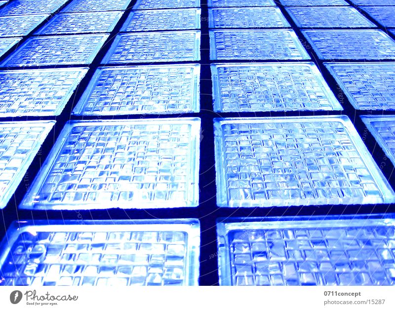 Glasswand Fenster Licht Lichteinfall blau Matrix Architektur glasswand Blick Glasbaustein