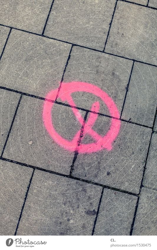 markierung Straße Boden x Zeichen Schriftzeichen Schilder & Markierungen Kreuz grau rosa Farbe Farbfoto Außenaufnahme Menschenleer Textfreiraum oben