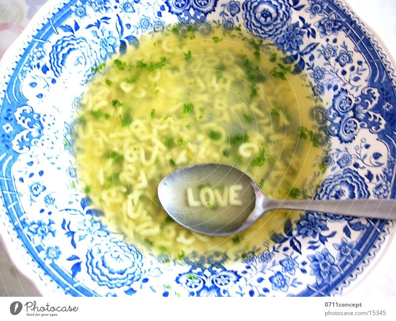 Buchstabensuppe 4 Lovers Suppe Nudelsuppe Löffel lecker Teller Liebe gehen Magen Vollkorn Herzenslust Mittag Pause Liebeskummer schwäbisch tief Vesper