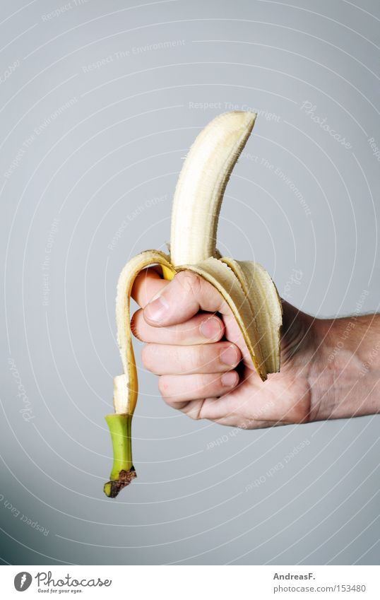 Banana?! Banane Frucht Ernährung Vegetarische Ernährung Hand Hülle Bananenstaude häuten Gesundheit Vitamin Kohlenhydrate Energiewirtschaft Essen