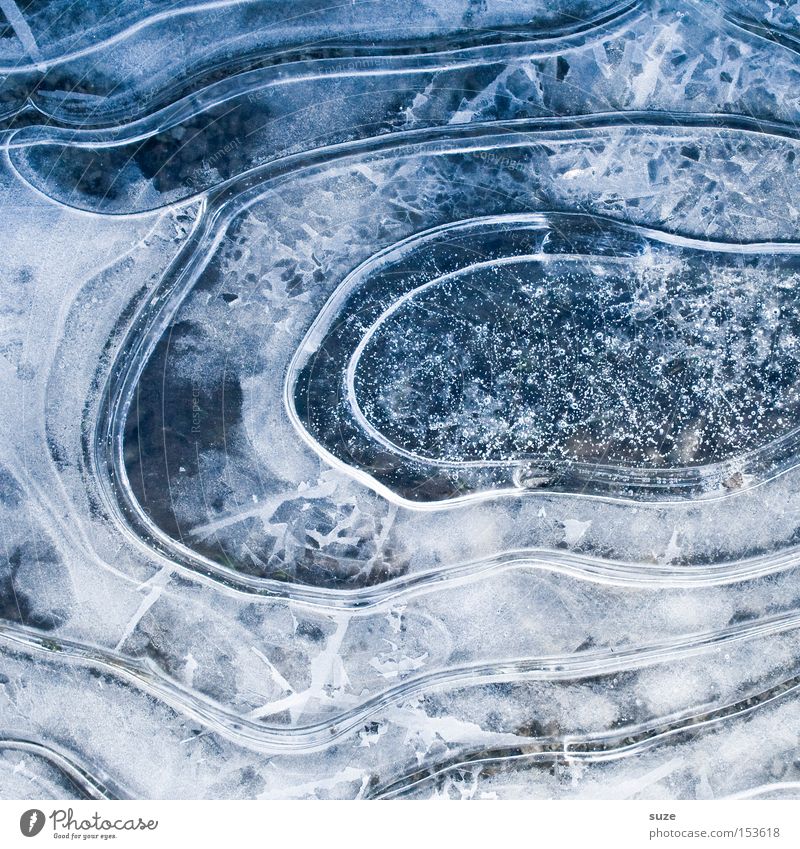 Eisbahn Winter Frost blau Kreis Pfütze Untergrund Kristallstrukturen blasen Farbfoto Gedeckte Farben Außenaufnahme Strukturen & Formen Menschenleer Tag weiß