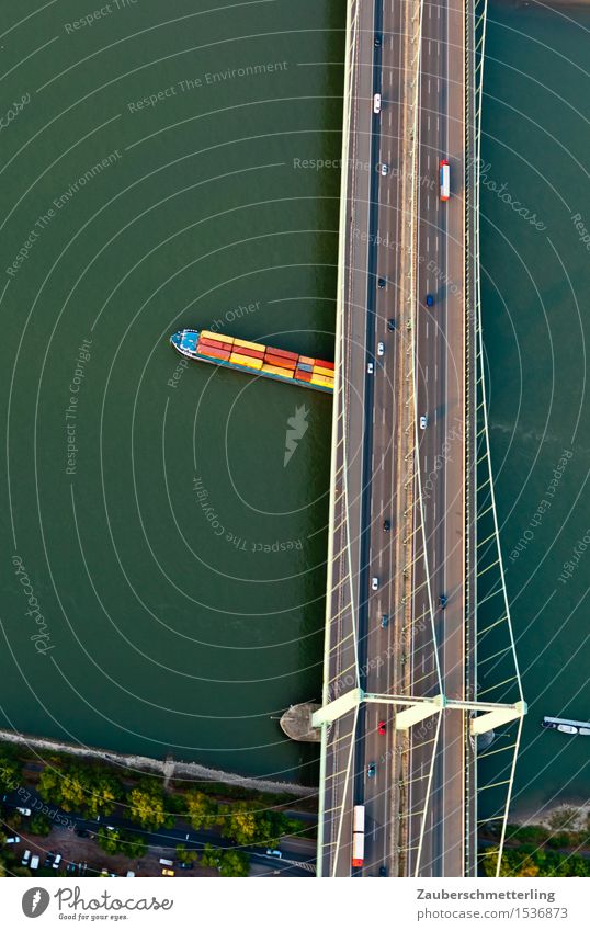 Stadt Land Fluss Brücke Verkehrsmittel Verkehrswege Autobahn Binnenschifffahrt Containerschiff fahren gelb grün rot Höhenangst Flugangst Güterverkehr & Logistik