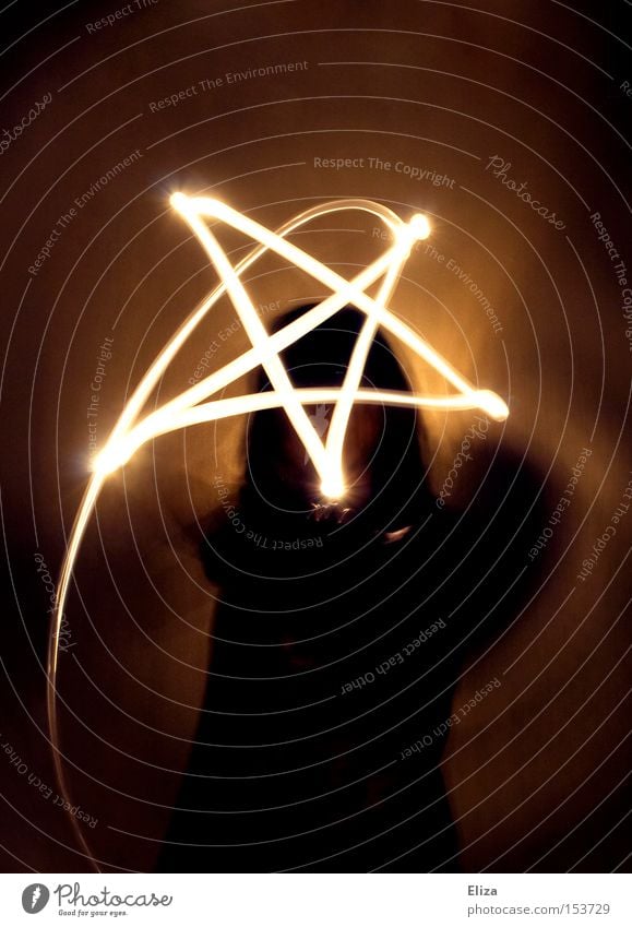 Pentagram Teufel Religion & Glaube Schutz Langzeitbelichtung Hexe Zauberei u. Magie mystisch dunkel Licht Lichtspiel Zeichen Symbole & Metaphern böse Mensch