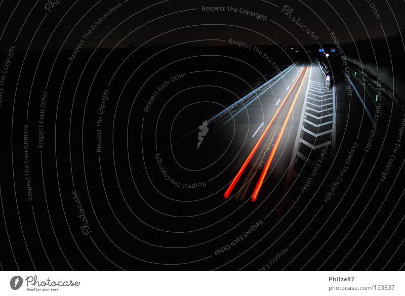 lonely night II Autobahn Nacht Langzeitbelichtung KFZ dunkel Licht Rücklicht Streifen Einsamkeit ruhig Gelassenheit Brücke Fahrbahn Spuren Straße Verkehr PKW