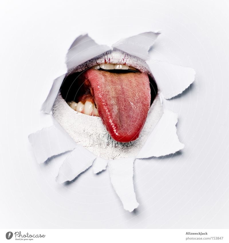 Bääääh! Riss Papier Zunge Loch Durchbruch Mund Fetzen Freude Detailaufnahme Bildausschnitt zeigen Kommunizieren Moral Spott