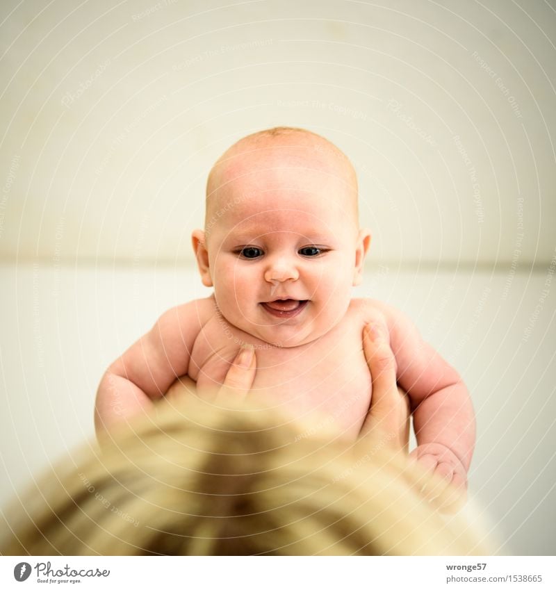 Wonneproppen Mensch feminin Baby Mutter Erwachsene Familie & Verwandtschaft 2 0-12 Monate 30-45 Jahre Lächeln Fröhlichkeit Gesundheit Glück hoch nackt niedlich