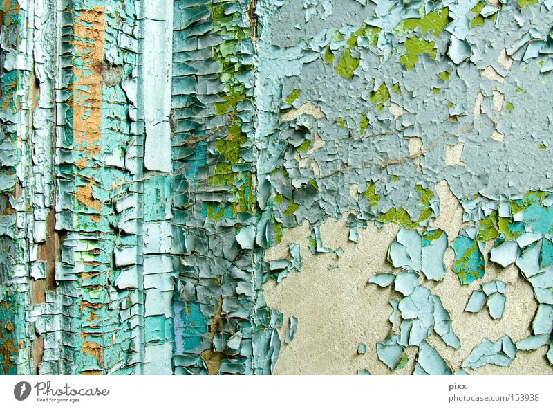 Farbwunsch abblättern Lack Wand Renovieren Zeit Altbau Untergrund Strukturen & Formen Rest blau grün türkis hell-blau Oberfläche historisch verfallen