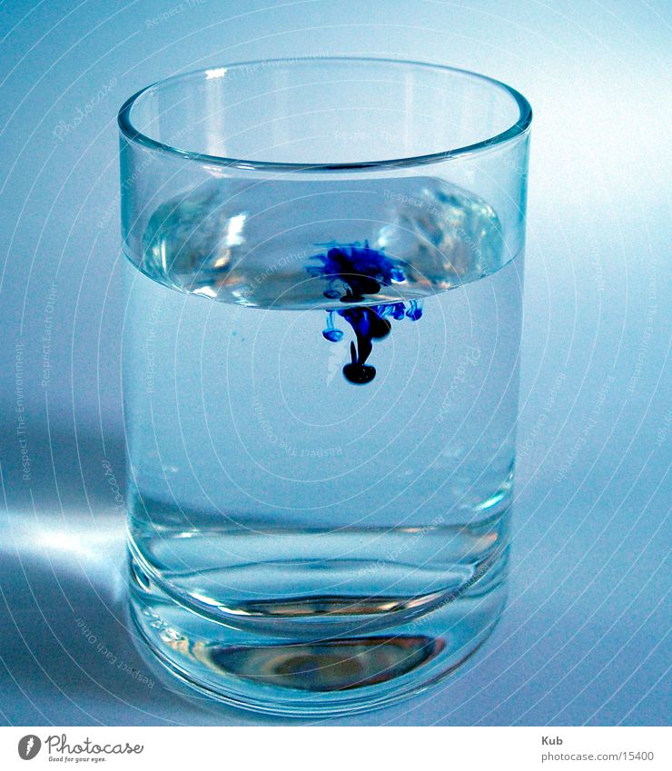 Blue Droplet Tinte Licht Alkohol Wasser blau Wassertropfen Glas