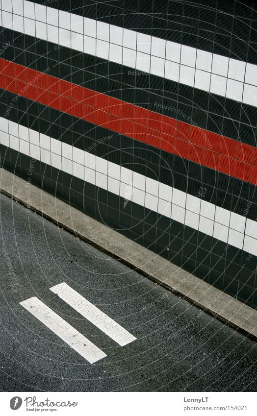 RECCURENCE Tunneleinfahrt Autobahn Straße Muster exemplarisch Grafik u. Illustration Streifen Bürgersteig Verkehrswege
