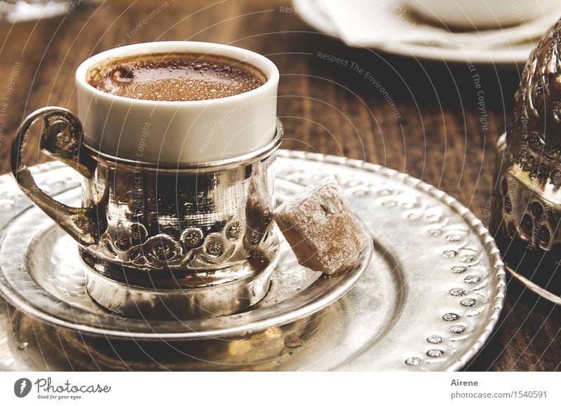 Turkish Delight Kaffeetrinken türkischer Kaffee Lokum Getränk Heißgetränk Mokka Geschirr Teller Tasse Kupfer Zinn Metall Ornament genießen exotisch heiß lecker