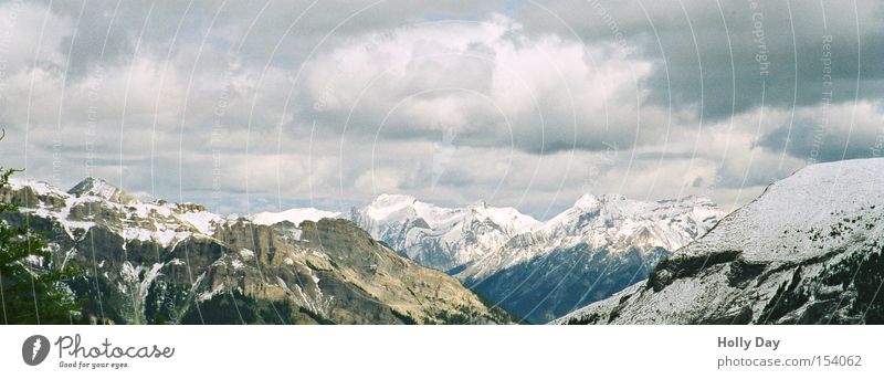 Rocky Mountains Berge u. Gebirge Banff National Park Nationalpark Alberta Kanada kalt Wolken Freiheit Gipfel Kontrast Gletscher Himmel Alpen Schnee