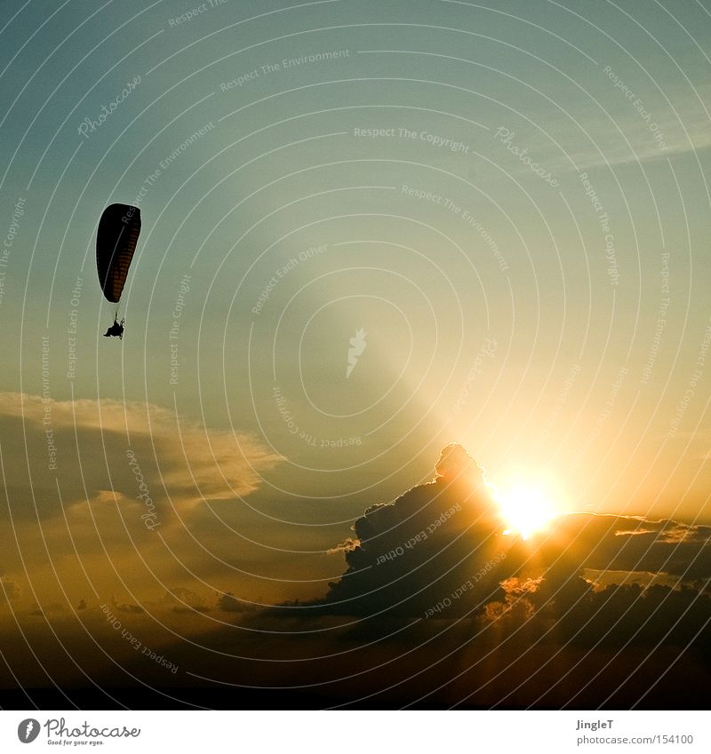 Sehnsucht Himmel Wolken Sonne Sommer fliegen Wärme schön elegant Fluggerät Leben Luftverkehr Menscheitstraum d70