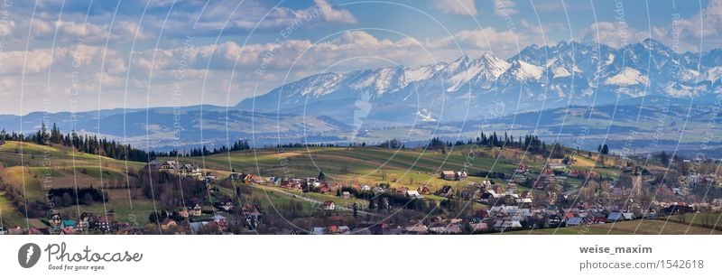 Malopolska Panorama mit schneebedeckten Tatra Bergen im Frühjahr schön Ferien & Urlaub & Reisen Schnee Berge u. Gebirge wandern Häusliches Leben Haus Garten