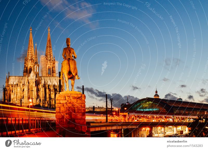 Köln Ferien & Urlaub & Reisen Tourismus Ausflug Abenteuer Sightseeing Städtereise Nachtleben Entertainment ausgehen Fortschritt Zukunft Himmel Schönes Wetter