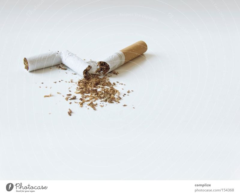 stop smoking! Gesundheit Rauchen Bar Cocktailbar Gastronomie genießen kaputt diszipliniert Zerstörung Zigarette Rauchen verboten Nichtraucher zuletzt