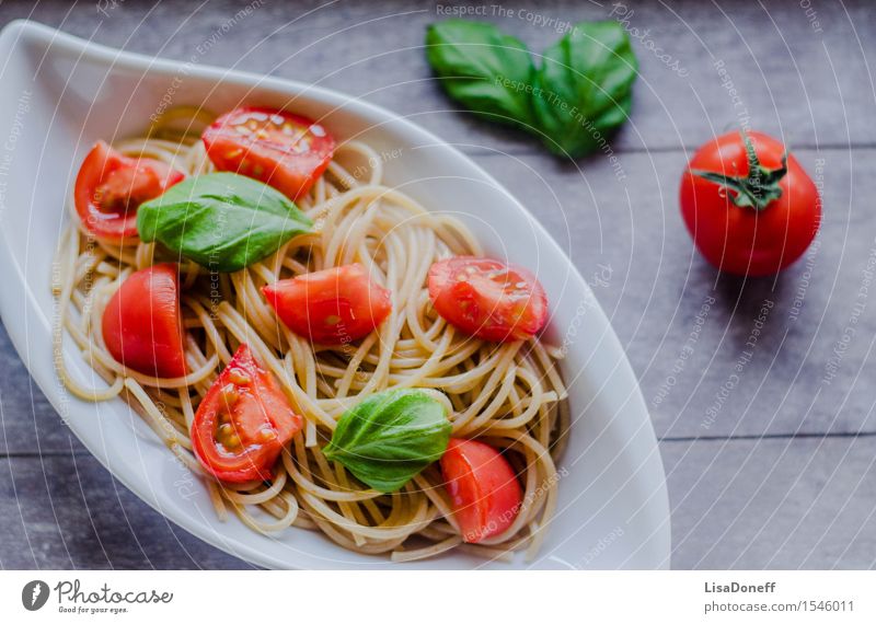 Tomaten-Basilikum Pasta Lebensmittel Gemüse Getreide Teigwaren Backwaren Kräuter & Gewürze Ernährung Mittagessen Abendessen Bioprodukte Vegetarische Ernährung